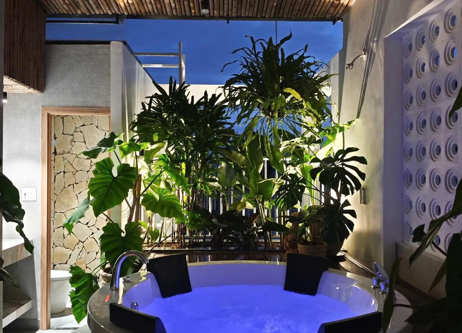 Gomihouse-Cozy-4Brs-5 'To Lotte Mart- Jacuzzi Pool Villa Da Nang Vietnam